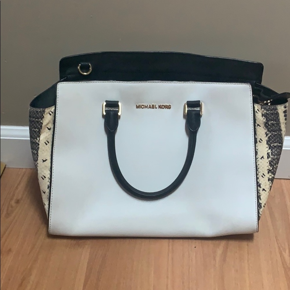 Lightly used limit edition Michael Kors LG Handbag